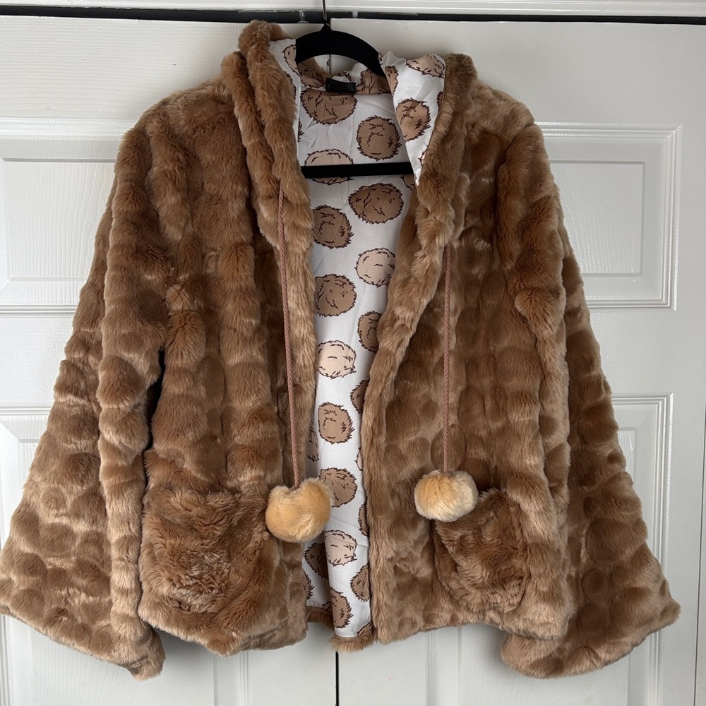 Star Trek Tribble Faux Fur Pom Pom Coat By Her Universe Size Large - Picture 3 of 15